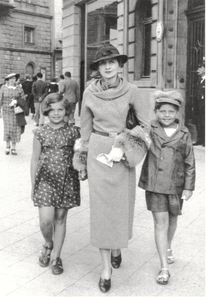 Maria Anna („Maryla") Feller with her children — Józek and Ala, the 1930s. The only known photograph of the three of them. From the family collection after Dr Leszek Allerhand, made available by Prof. Adam Redzik.