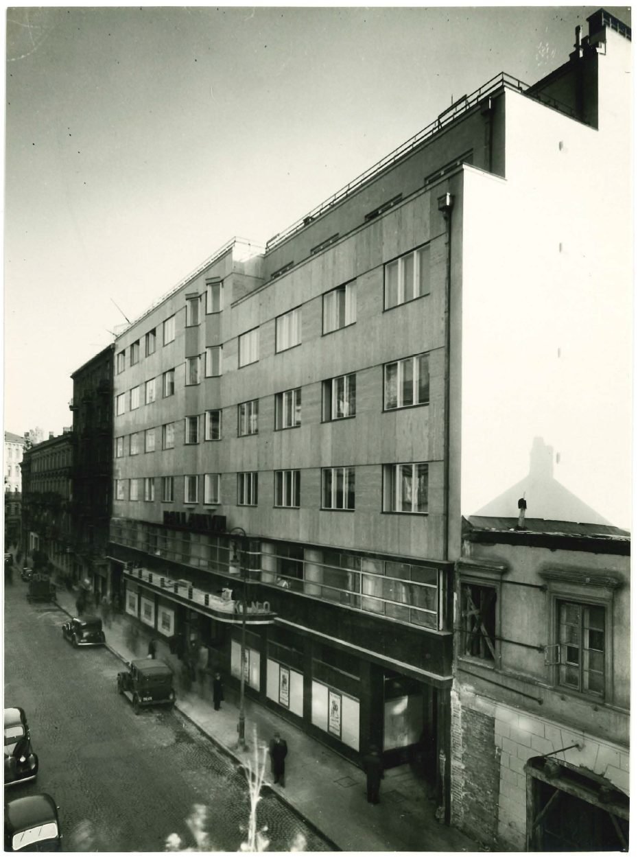 The Złota 7/9 building with the „Palladium" cinema, the 1930s. Apartment number 6, in which Stanisław lived, was directly above the cinema's neon sign.