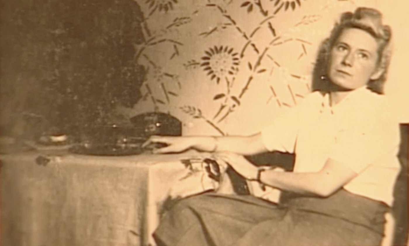 Edyta na fałszywych papierach, z włosami pofarbowanymi na jasno. Początek 1944 roku. Ze zbiorów rodzinnych.