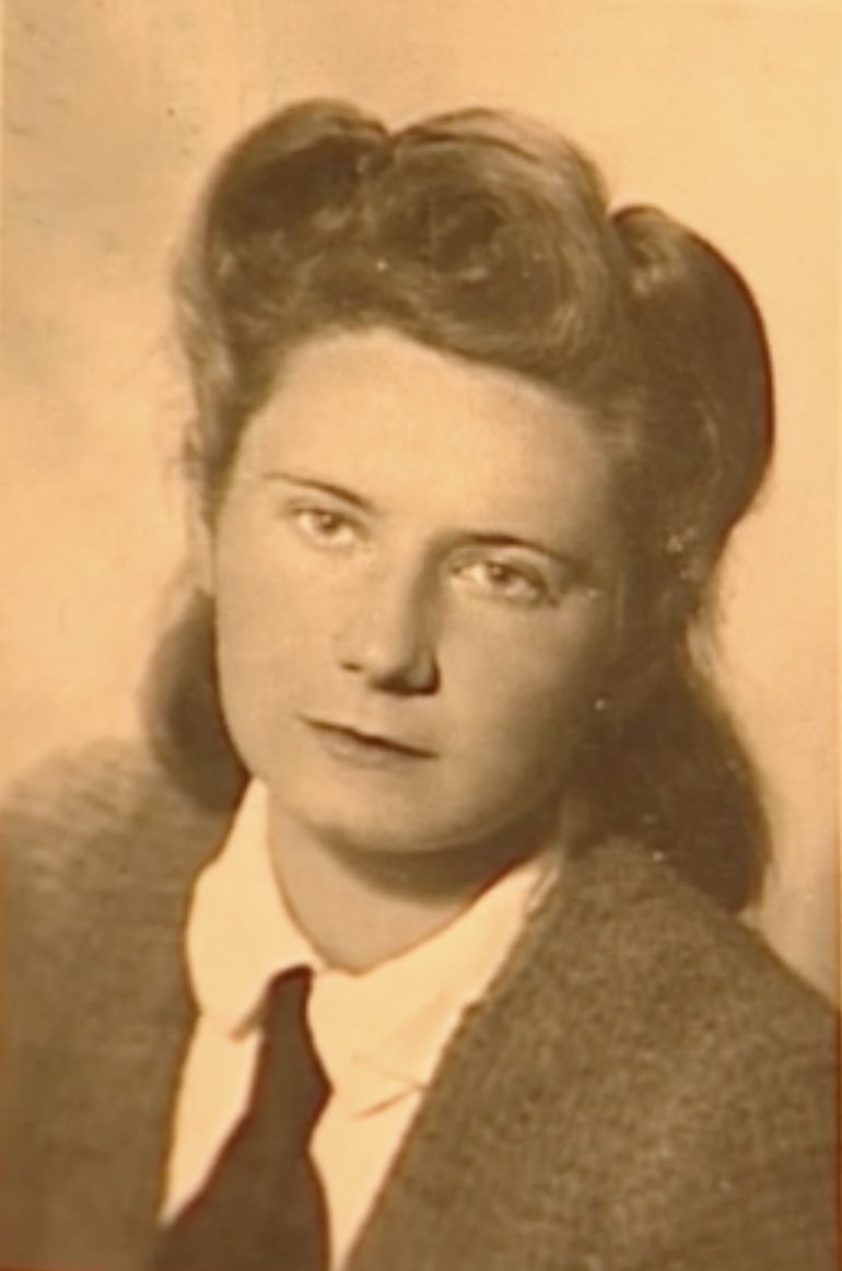Fotografia Edyty z legitymacji studenckiej uniwersytetu w Lublinie, jesień 1945 roku. Ze zbiorów rodzinnych.