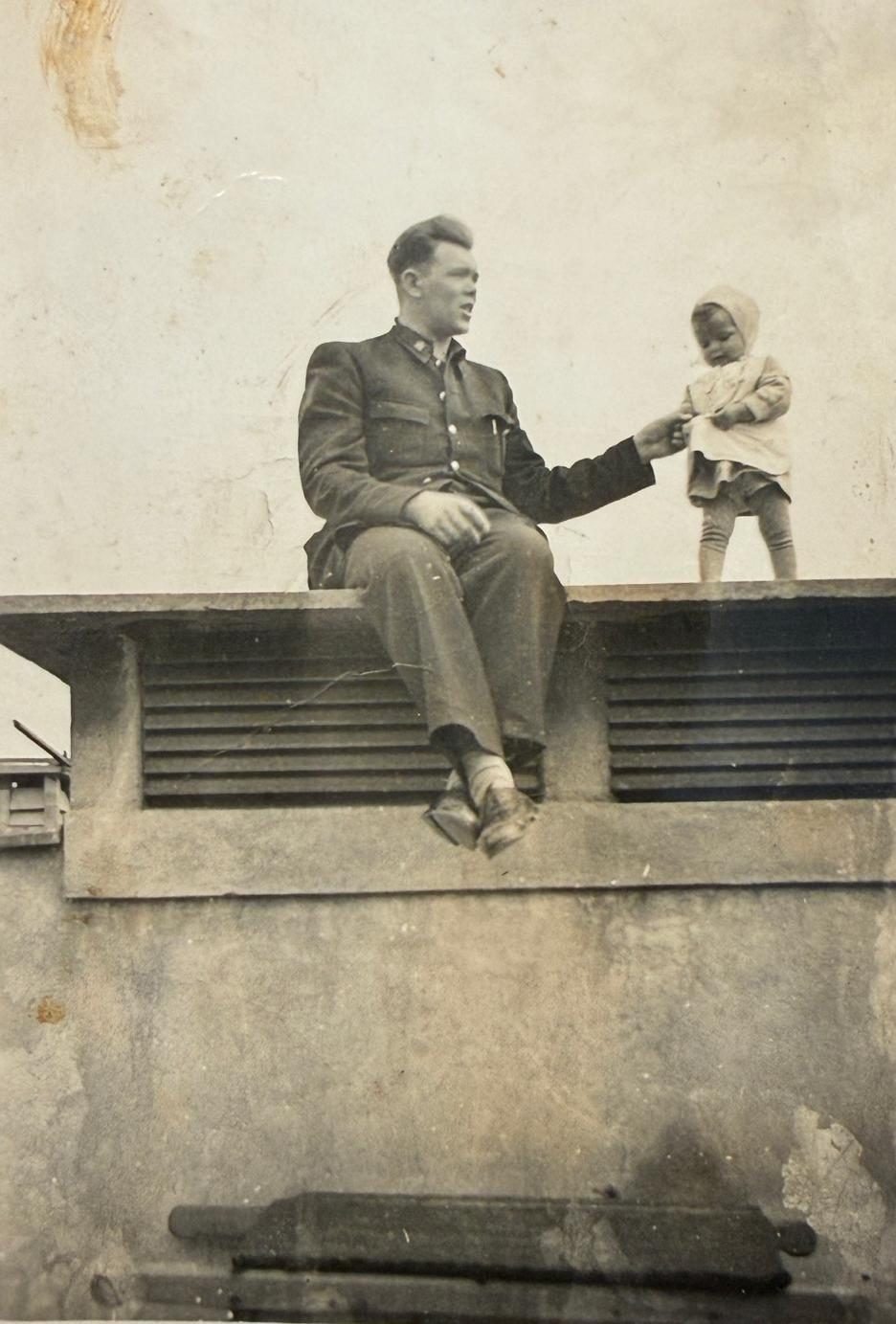 Stanisław with little Irena on a ventilation chimney of the roof of Złota 7 — judging by the daughter's age, around 1940–1941. From a private collection.