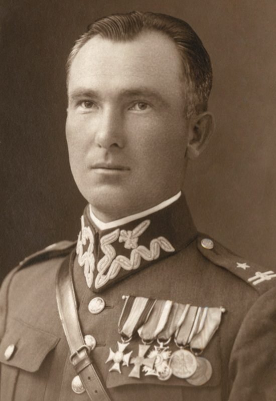 Major Antoni Chruściel, 1926 — the later General „Monter", commander of the Warsaw Uprising; from the beginning of September 1944 his staff was housed in the building at Złota 7/9. Photo: Central Military Archive.