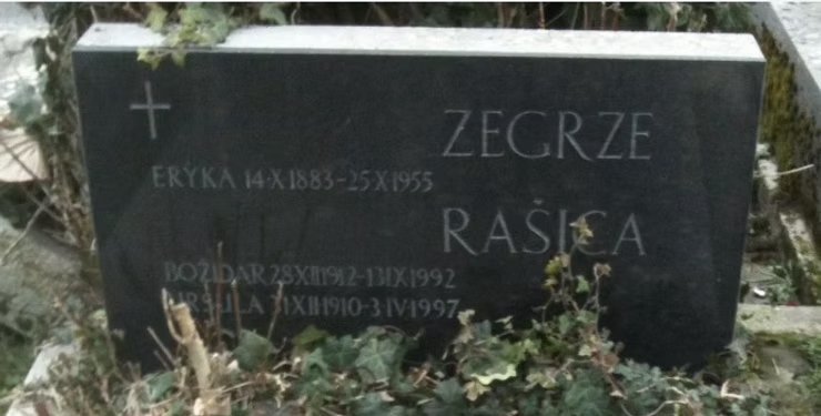 Grób rodzinny na cmentarzu Mirogoj w Zagrzebiu: Eryka Zegrze (14
X 1883 – 25 X 1955), Božidar Rašica (28 XII 1912 – 13 IX 1992), Urszula
Rašica (11 XII 1910 – 3 IV 1997).